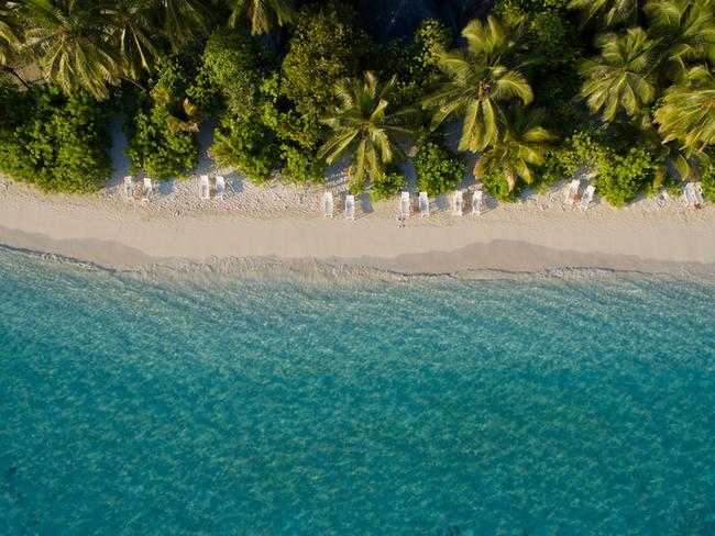 Angaga island resort - pláž