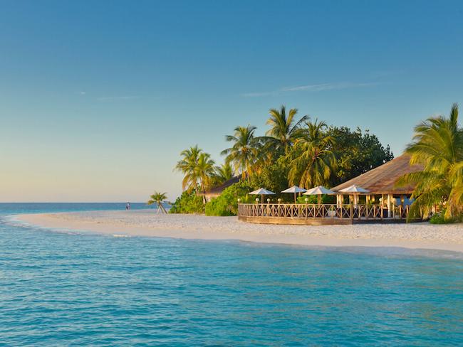 Angaga island resort - plážový bar