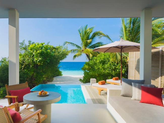 Dhigali Maldives - plážová vila s bazénem