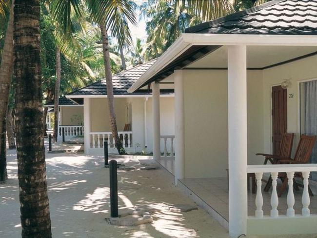 Holiday Island Resort - plážové bungalovy