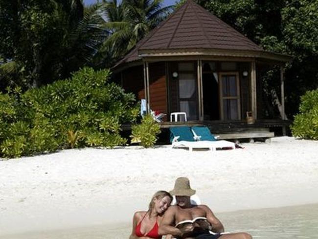 Komandoo Maldives Island Resort - plážová vila