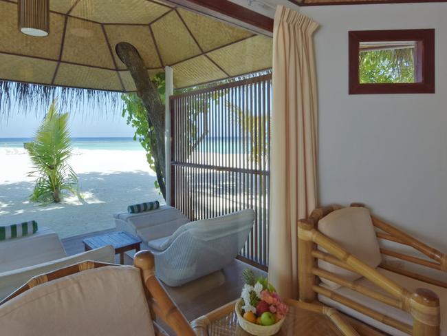 Thulhagiri Island resort - plážový bungalov